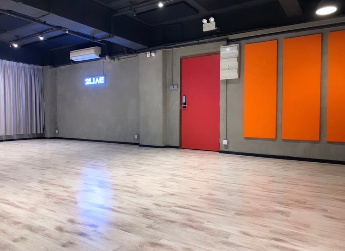 2Live Dance Studio 1