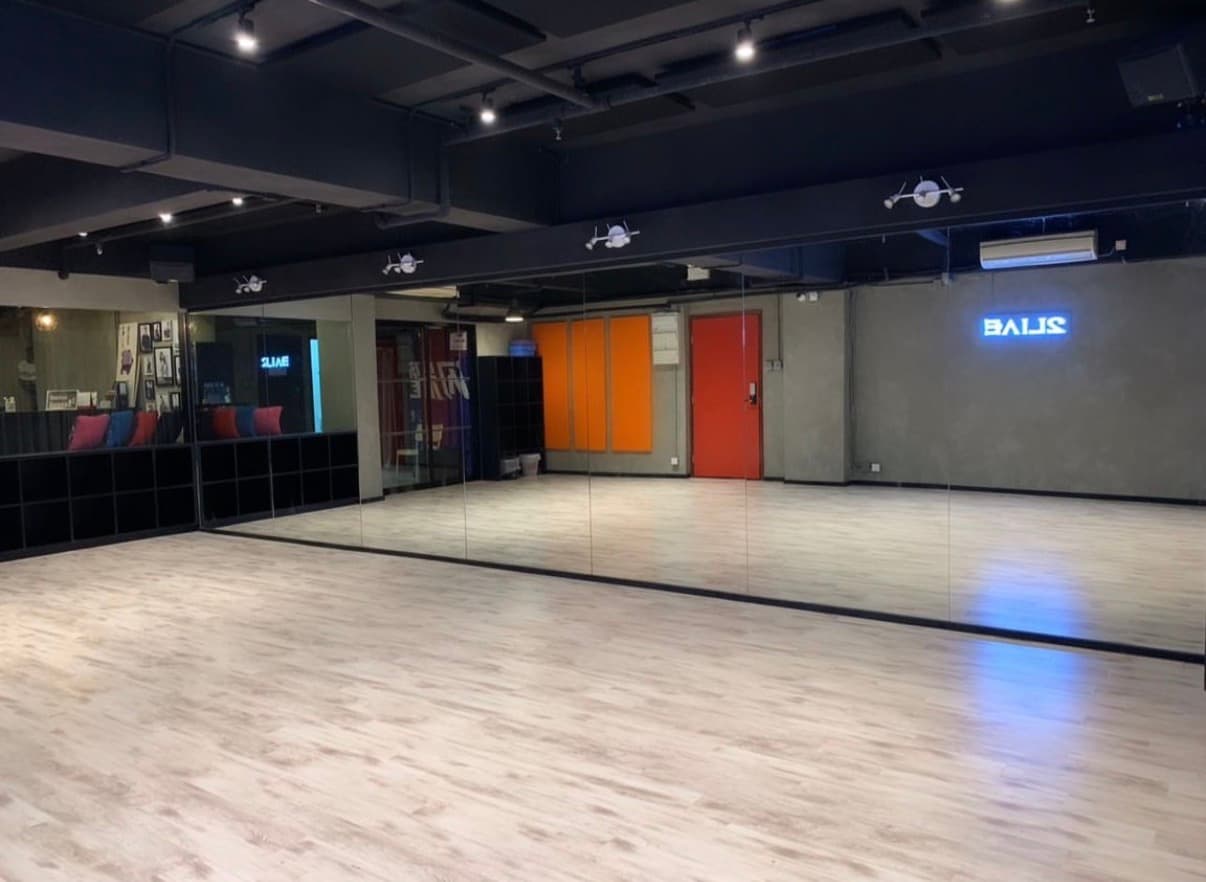 2Live Dance Studio 3