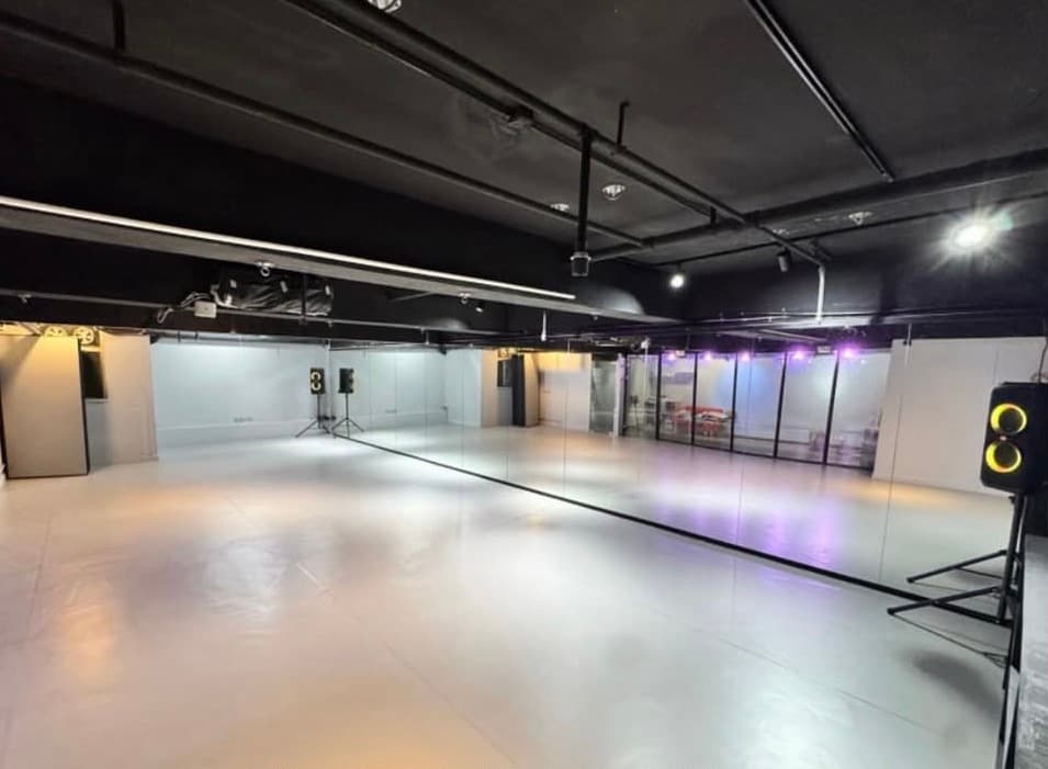 BaseOut Dance Studio 2