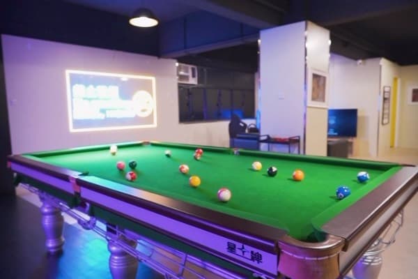 Partyroom 98 3